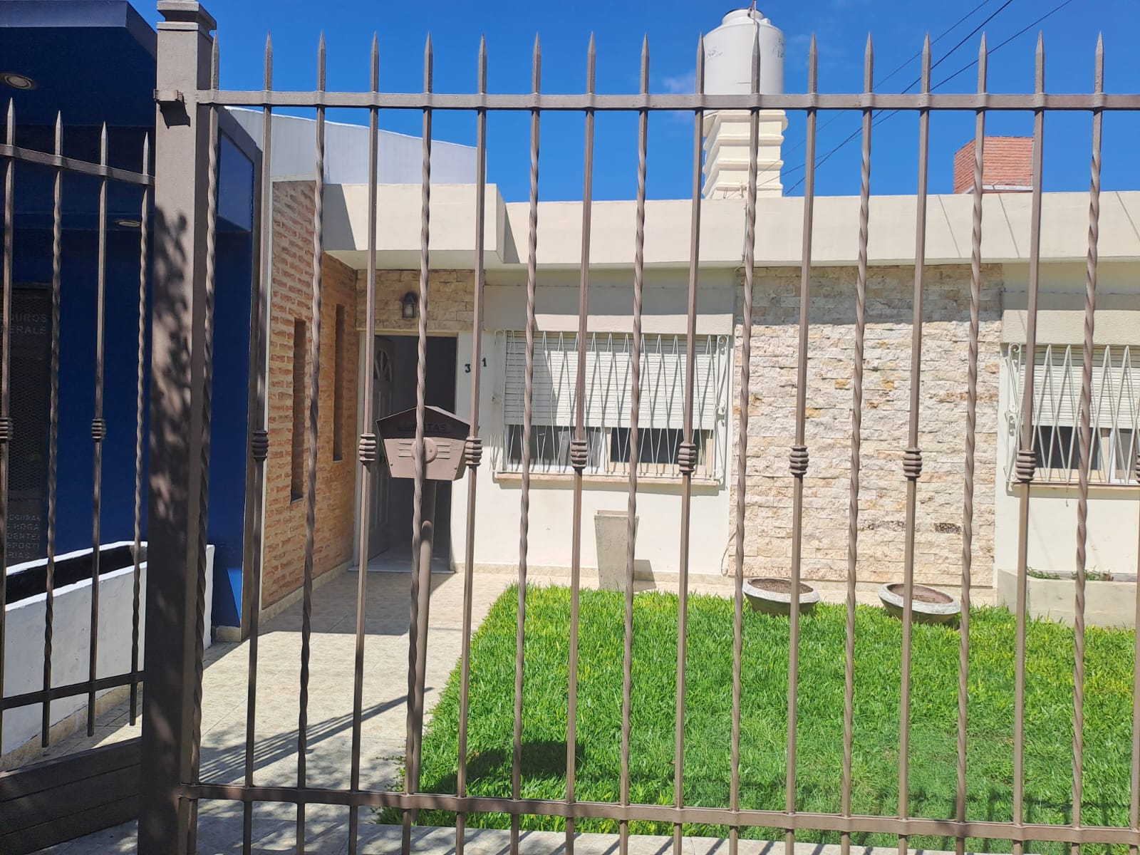 Alquiler casa categoria en Barrio Panamericano